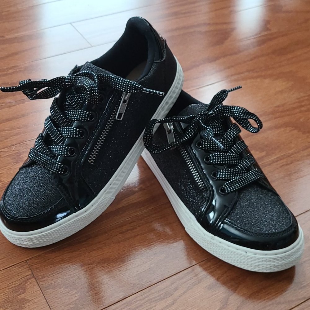 Girls size 3 shoes